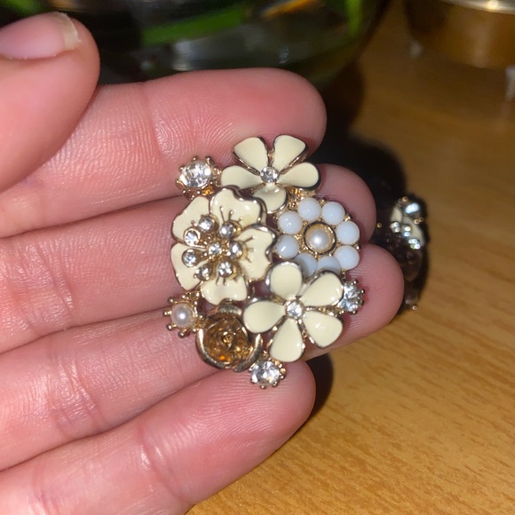 Forever 21 Gold Floral Earrings - Picture 4 of 6